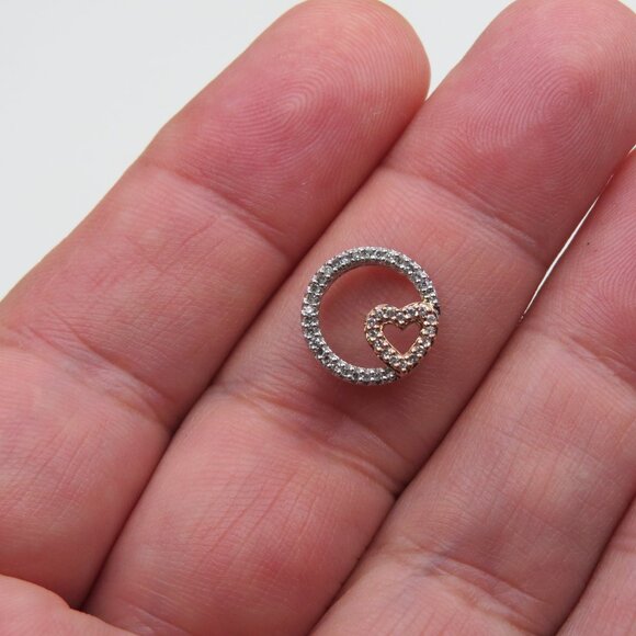 $1500 10k Gold Diamond  circle Heart Pendent - Picture 3 of 3